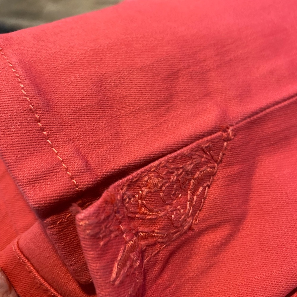 Gloria Vanderbilt Jordyn Capris in Bright Coral - Picture 4 of 5